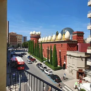 https://apartamentos-enfrente-del-museo-dali.topcostabravahotels.com